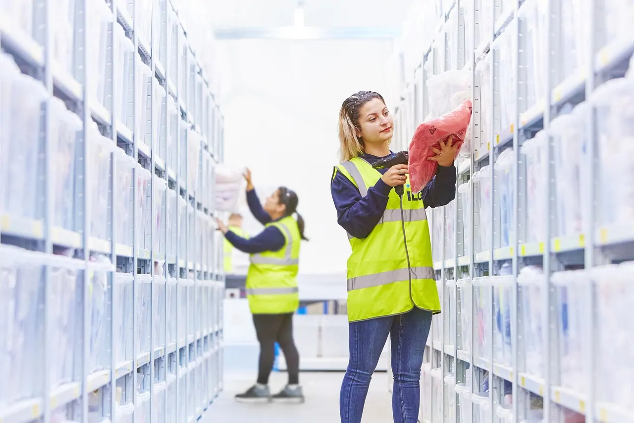 ILG scanning and packing in warehouse