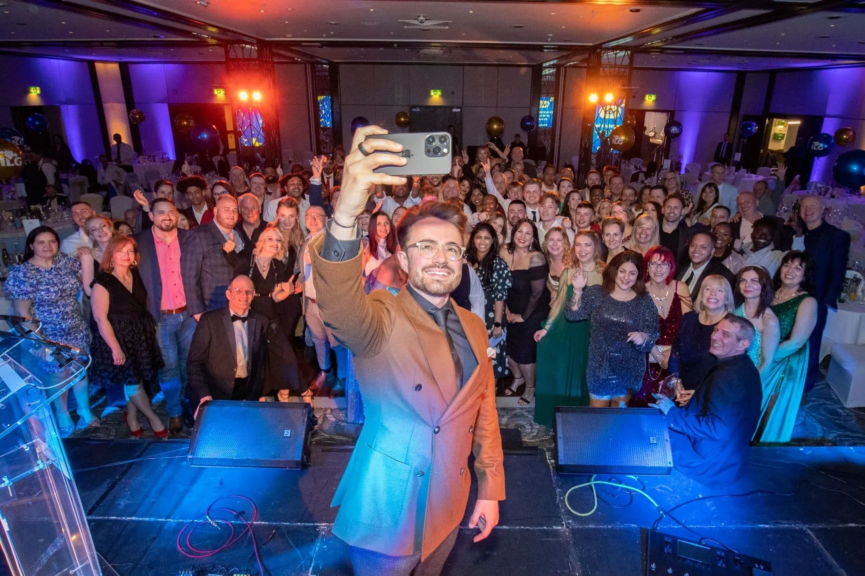 Tom Ashley taking a selfie from the stage with everyone